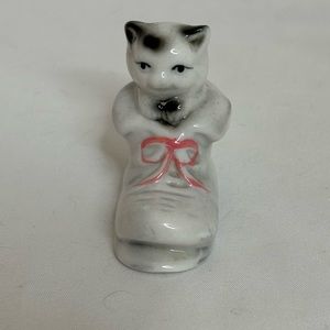 Collectors Item vintage glass cat in a shoe EUC